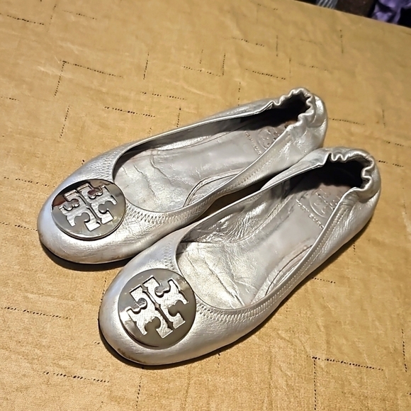 Tory Burch Claire Ballet flats silver women's size 6 - Picture 1 of 5